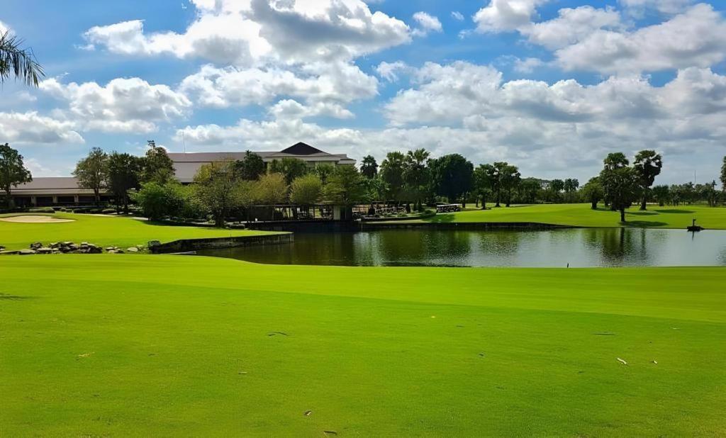 Suwan Golf & Country Club Hotel Nakhon Pathom Exterior photo
